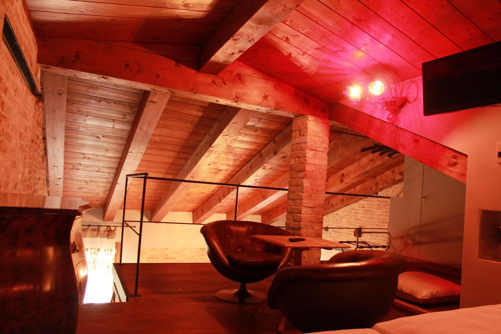 Rosso Charm Venedig